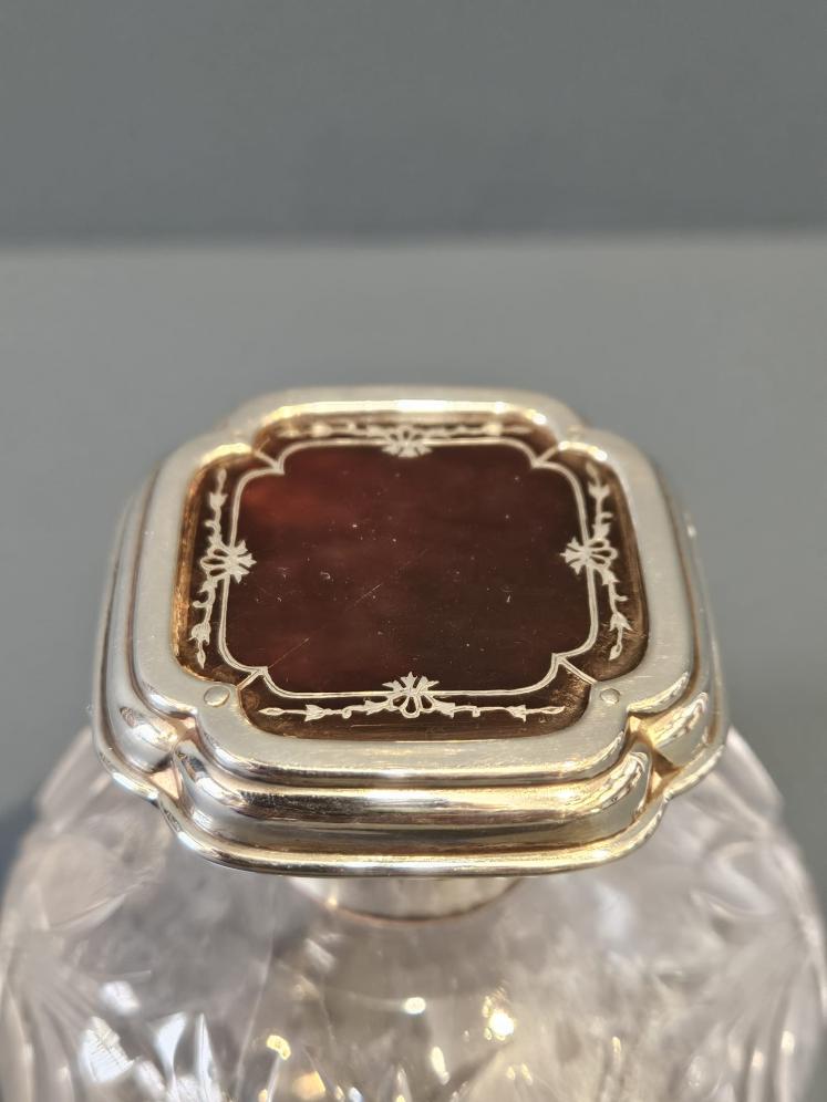 Silver and Tortoise Shell Topped Cut Crystal Scent Bottle  - Image 4