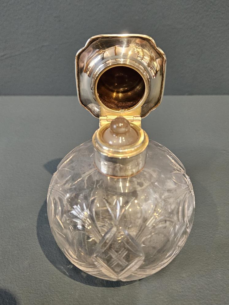 Silver and Tortoise Shell Topped Cut Crystal Scent Bottle  - Image 3