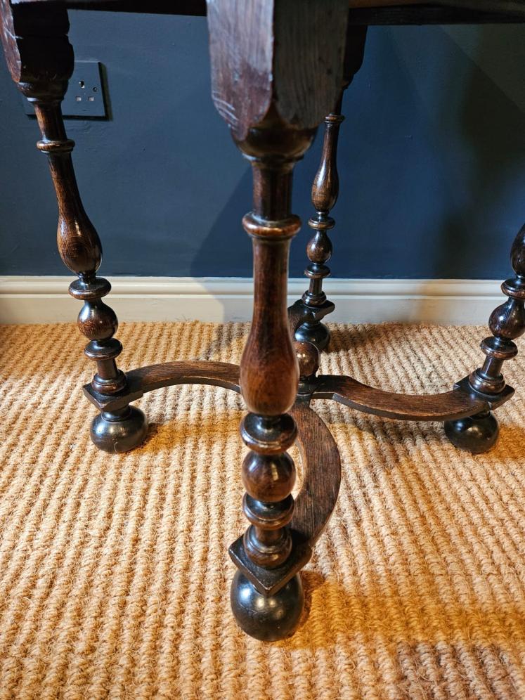 Small Period Oak Single Drawer Side Table - Image 7