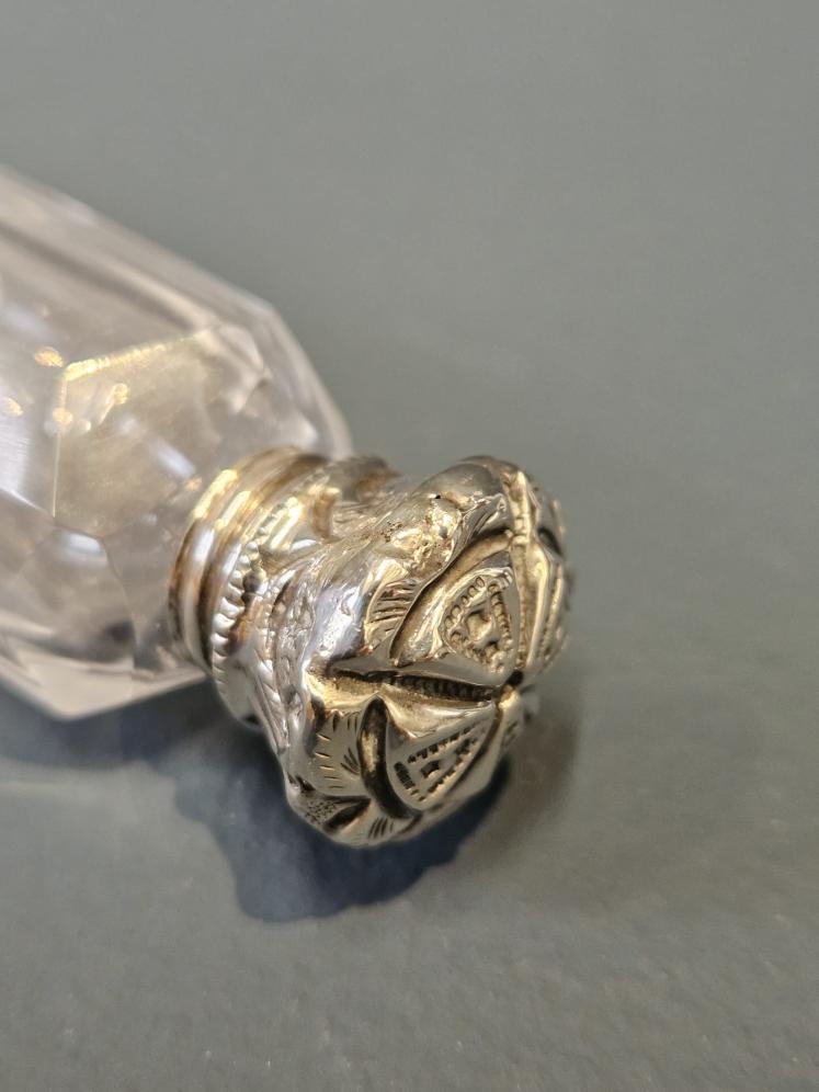 Victorian Cut Crystal and Silver Scent and Salts Bottle - Image 4