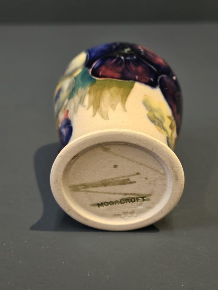 Early Moorcroft Pansy on White Vase  - Image 4