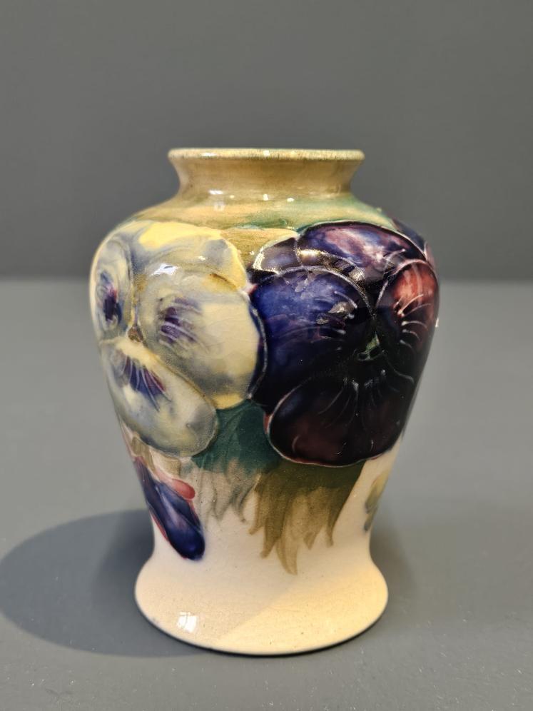 Early Moorcroft Pansy on White Vase  - Image 2