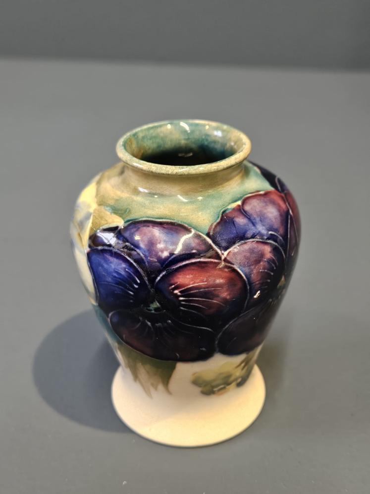 Early Moorcroft Pansy on White Vase  - Image 1