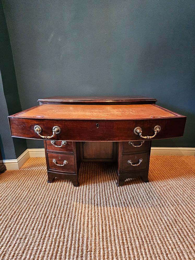 Fine Quality George III Mahogany Secretaire Dressing Chest - Image 4