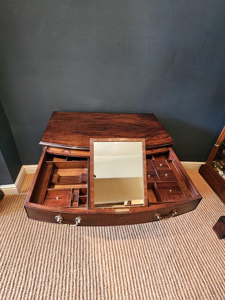 Fine Quality George III Mahogany Secretaire Dressing Chest - Image 3