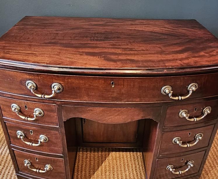 Fine Quality George III Mahogany Secretaire Dressing Chest - Video