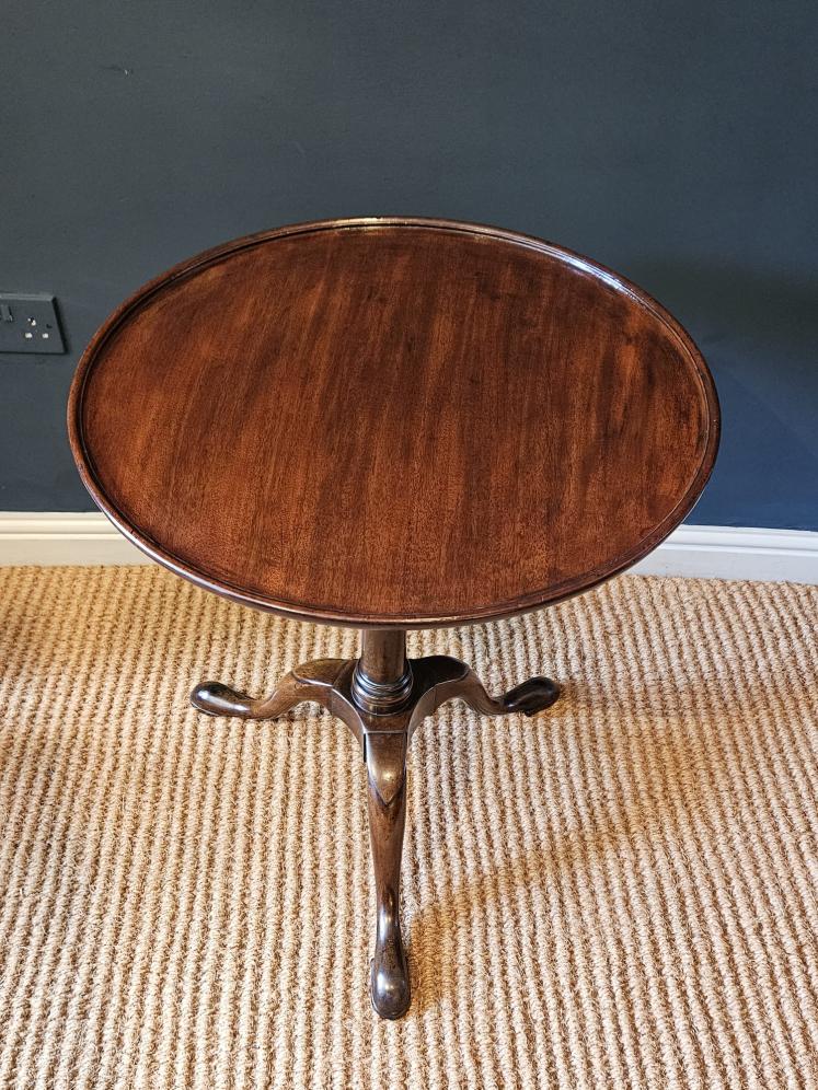 Fine Quality George II Red Walnut Snap Top Tripod Table - Image 6