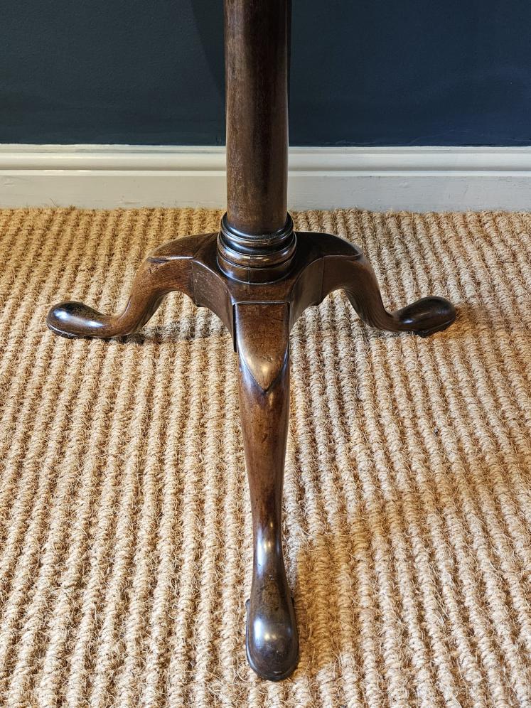 Fine Quality George II Red Walnut Snap Top Tripod Table - Image 5