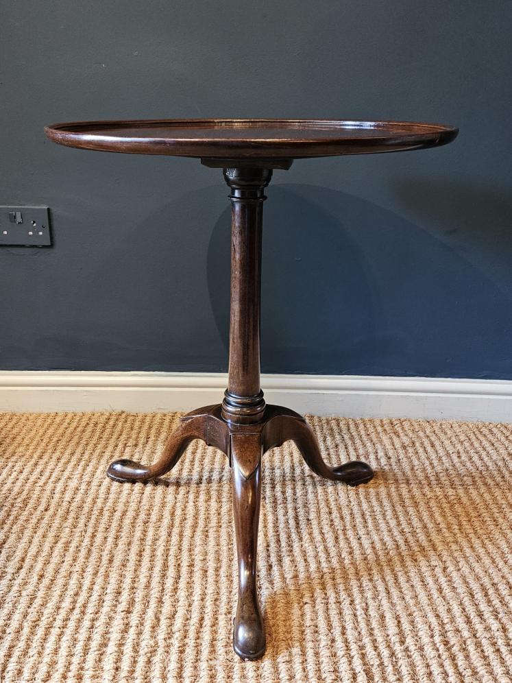 Fine Quality George II Red Walnut Snap Top Tripod Table - Image 3