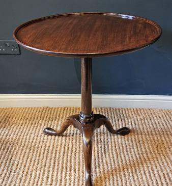 Fine Quality George II Red Walnut Snap Top Tripod Table