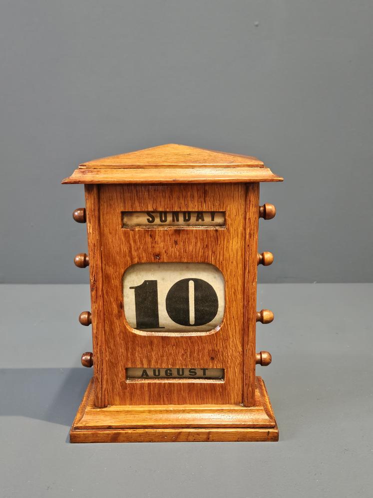 Victorian Oak Perpetual Desk Calendar - Image 1