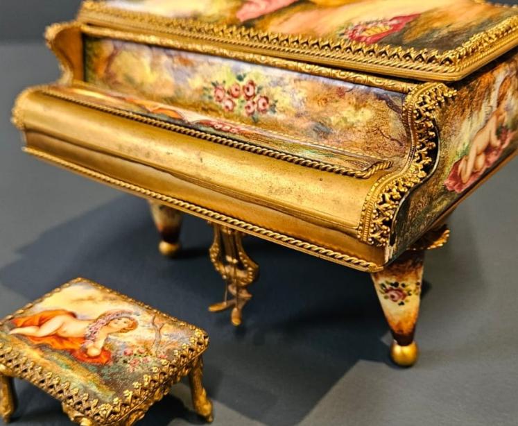 Austrian Enamel and Ormolu Piano Music Box - Video