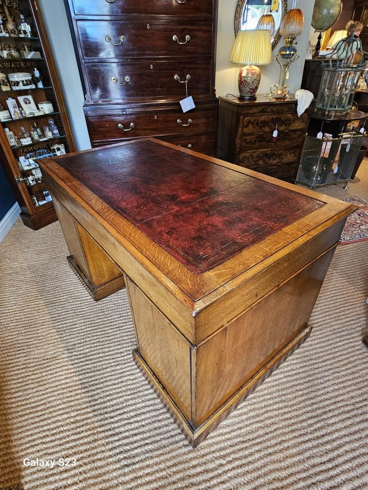 Quality Victorian Solid Oak Pedestal Desk by Maples London  - Image 11
