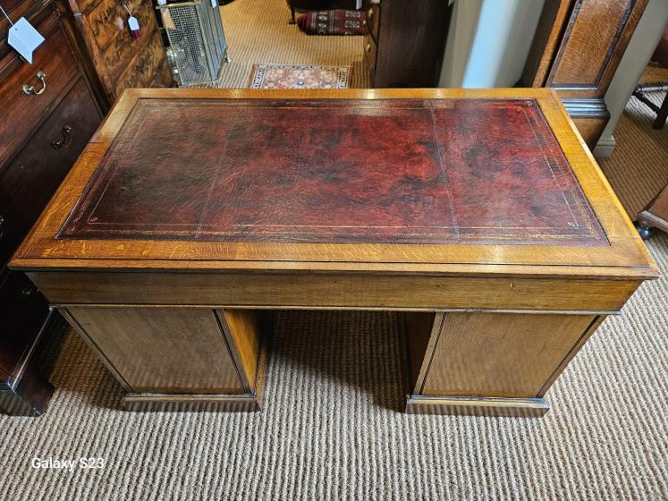 Quality Victorian Solid Oak Pedestal Desk by Maples London  - Image 7