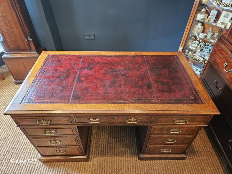 Quality Victorian Solid Oak Pedestal Desk by Maples London  - Image 3