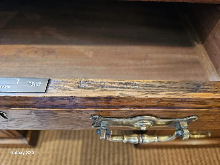 Quality Victorian Solid Oak Pedestal Desk by Maples London  - Image 2