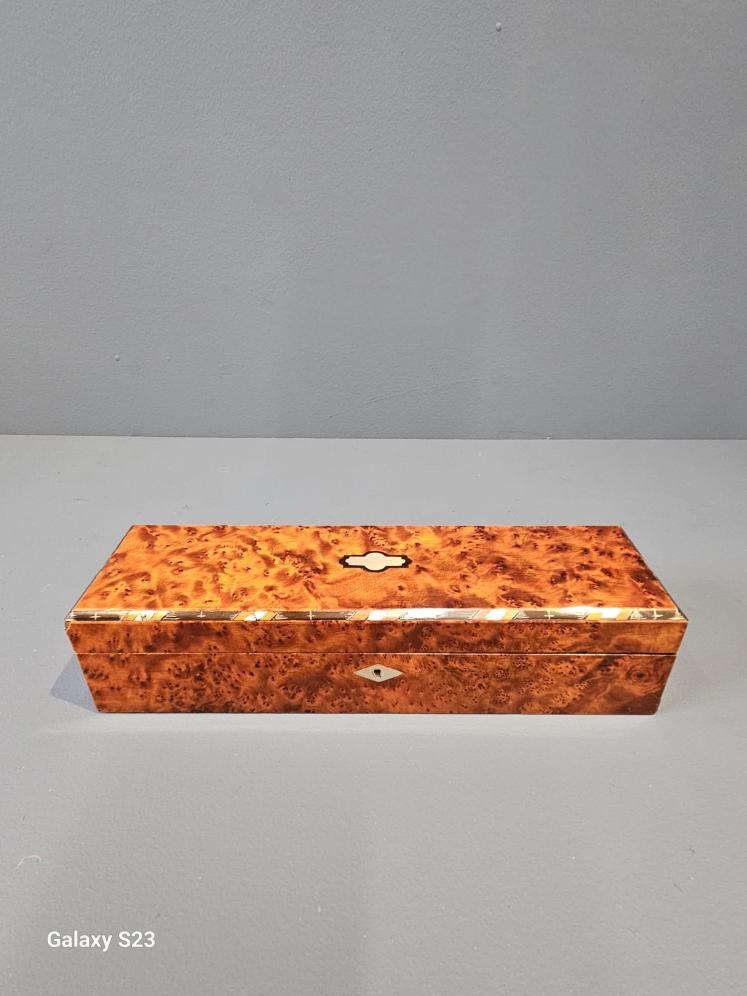 Victorian Amboyna and Mother of Pearl Inlaid Glove Box  - Image 6