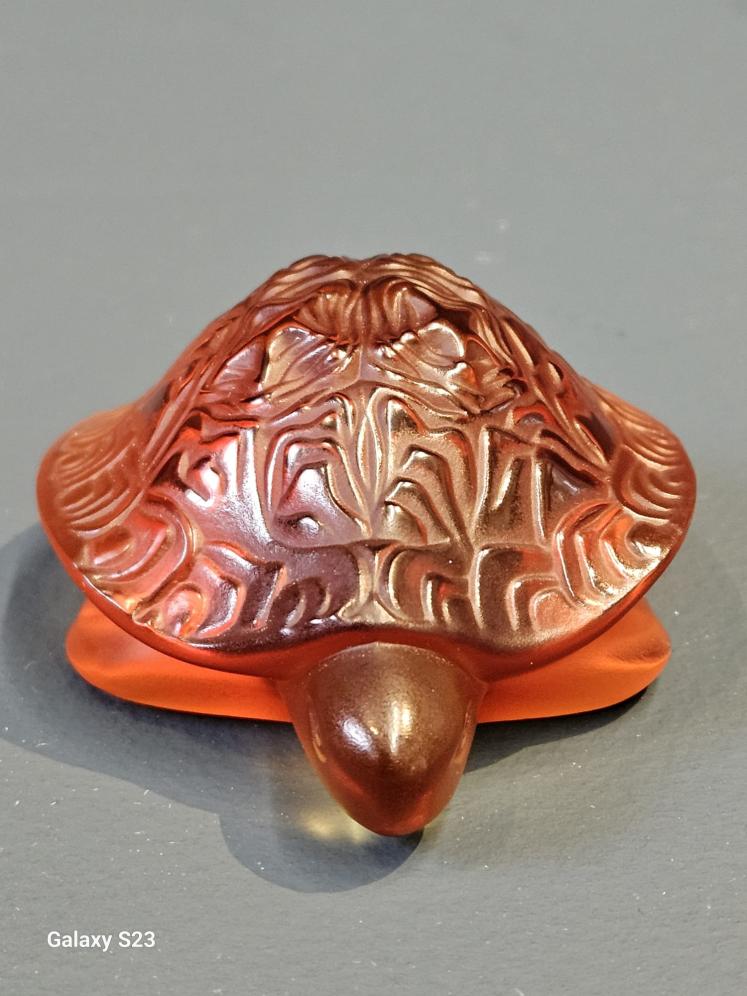 Small Lalique Amber Glass Turtle  - Image 5