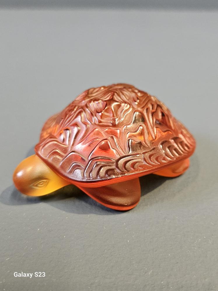 Small Lalique Amber Glass Turtle  - Image 1
