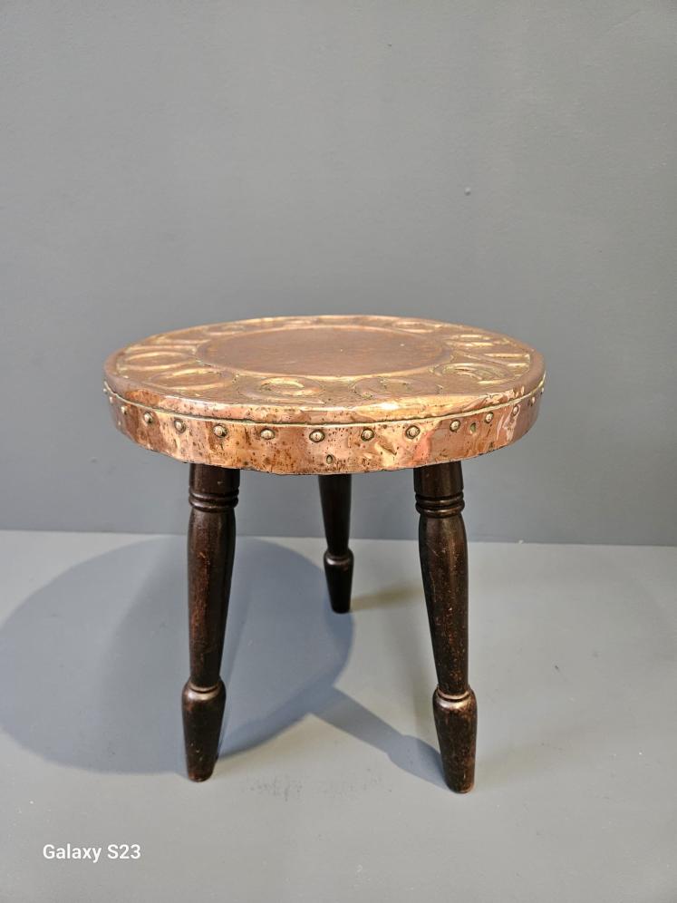 Arts and Crafts 'Sit ye on' Glasgow School Stool - Image 8
