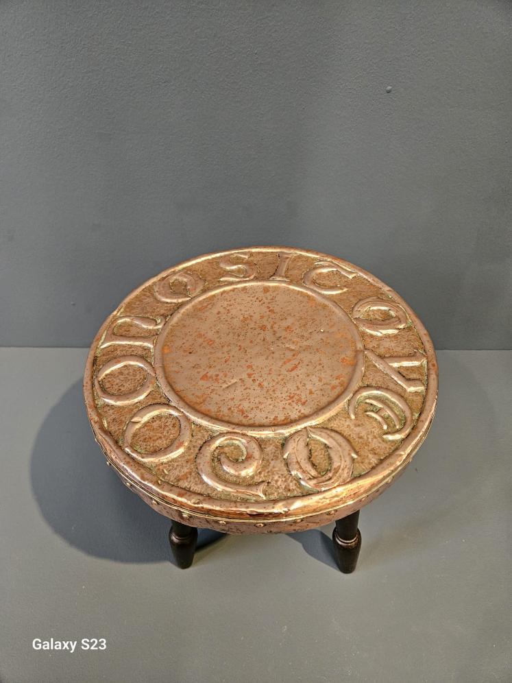 Arts and Crafts 'Sit ye on' Glasgow School Stool - Image 6