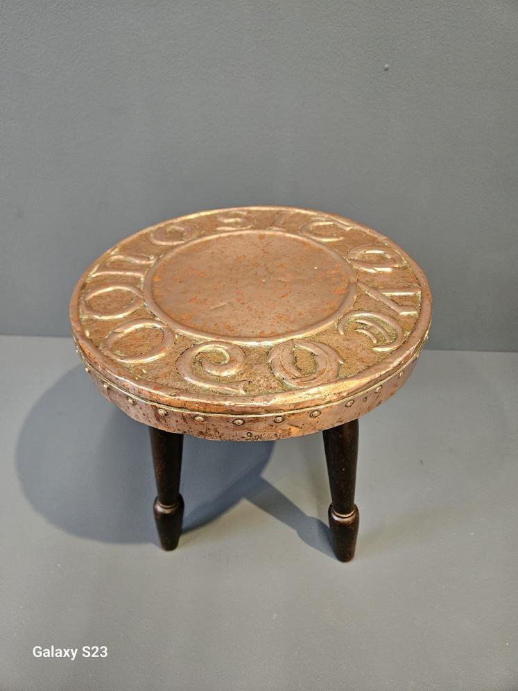 Arts and Crafts 'Sit ye on' Glasgow School Stool - Image 1