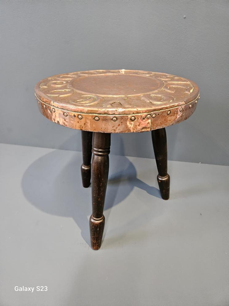 Arts and Crafts 'Sit ye on' Glasgow School Stool - Image 4