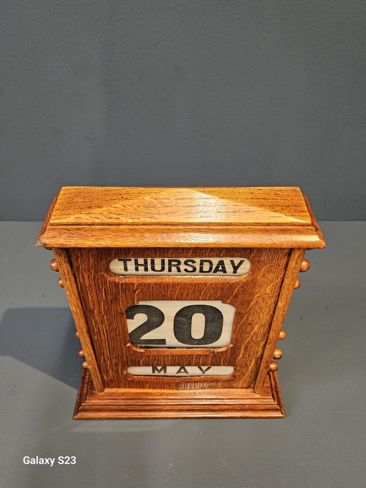 Large Late Victorian Figured Oak Perpetual Desk Calendar  - Image 7