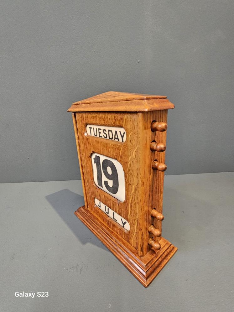 Large Late Victorian Figured Oak Perpetual Desk Calendar  - Image 5