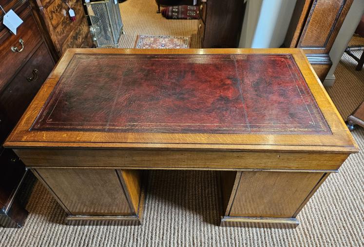 Quality Victorian Solid Oak Pedestal Desk by Maples London  - Image 9