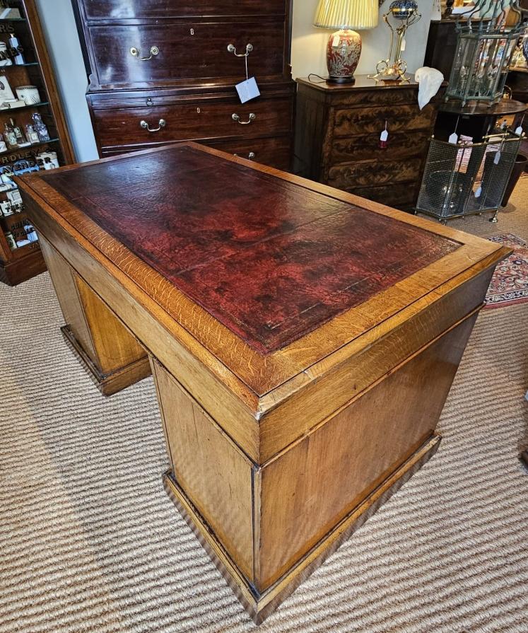 Quality Victorian Solid Oak Pedestal Desk by Maples London  - Image 5