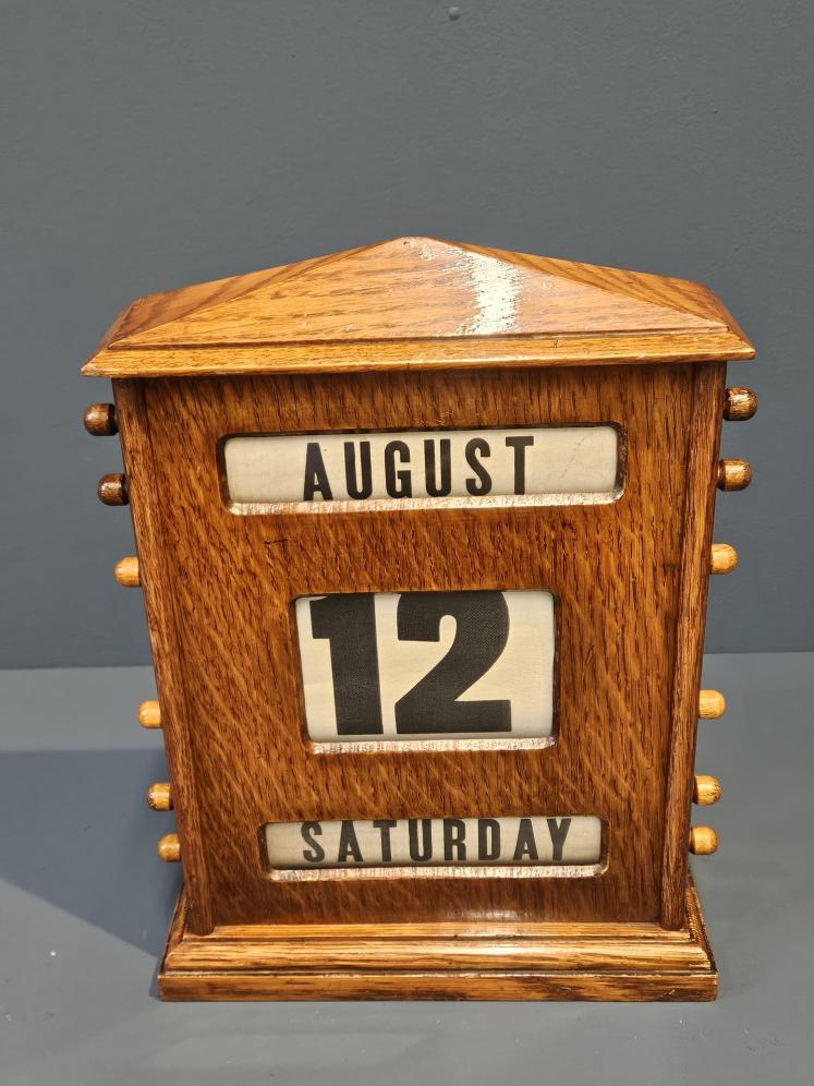 Extra Large Edwardian Oak Perpetual Desk Calendar - Image 3