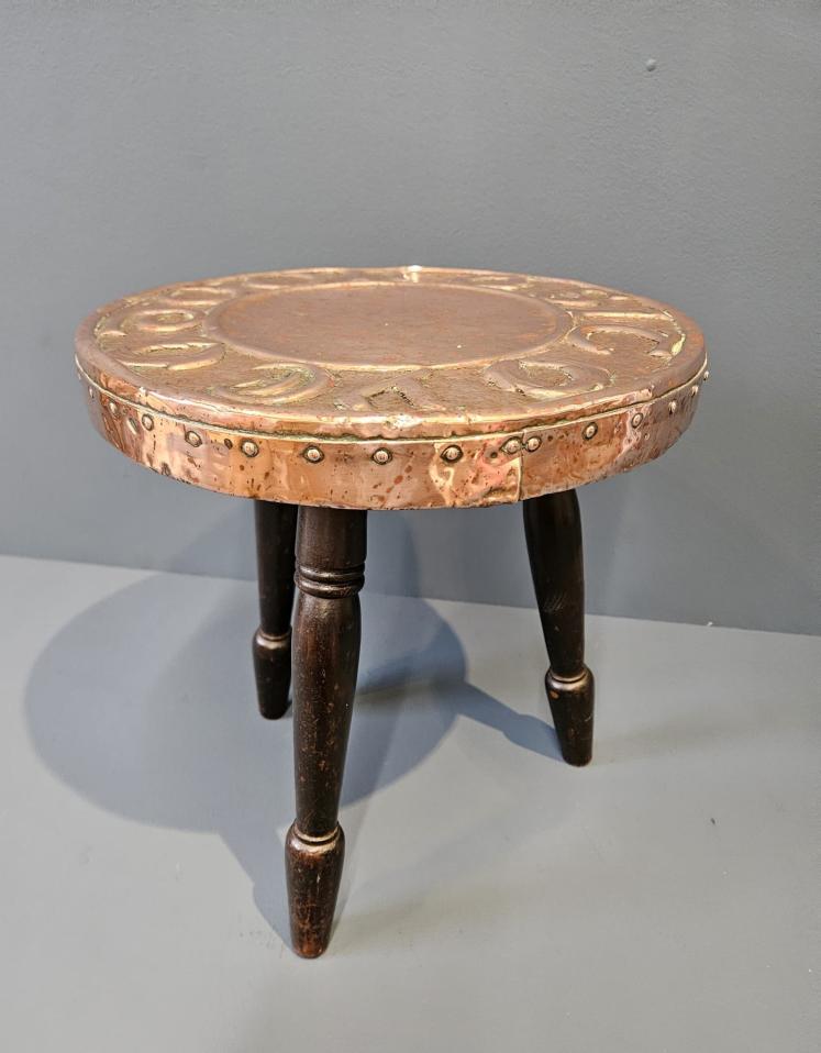 Edwardian Arts and Crafts 'Sit ye on' Glasgow School Stool - Image 4