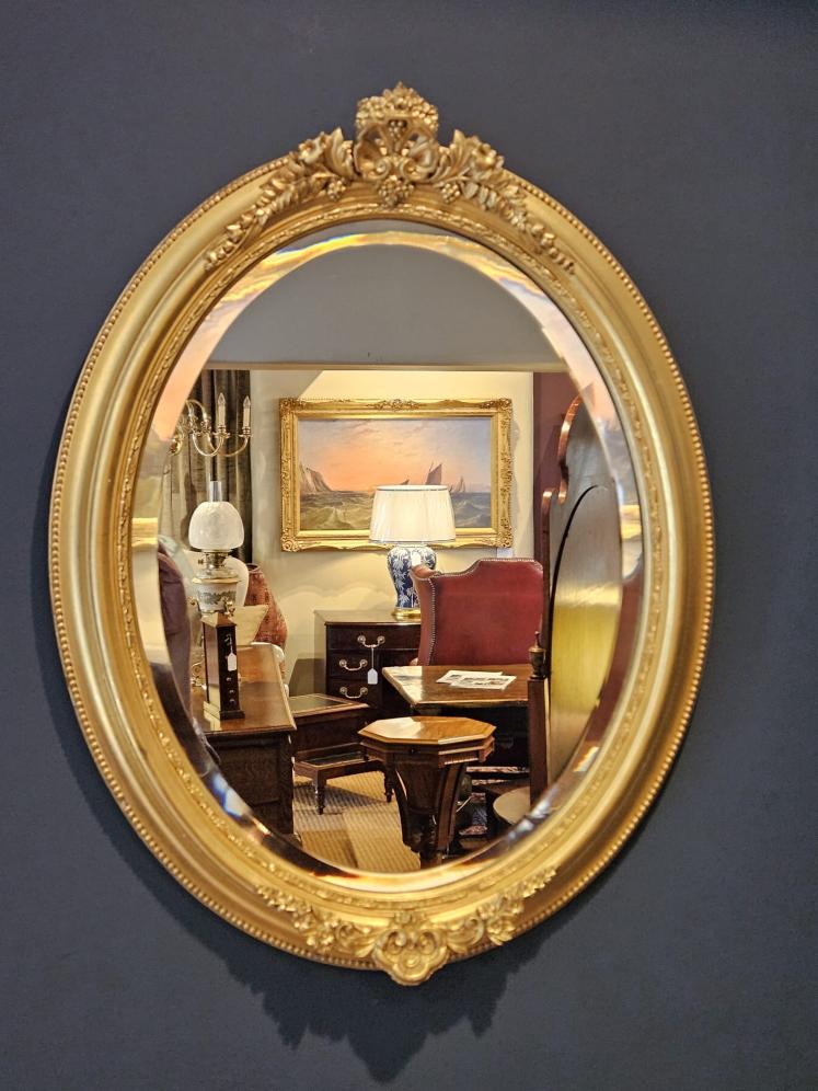 Mid Victorian Oval Timber Gilt Mirror - Image 1