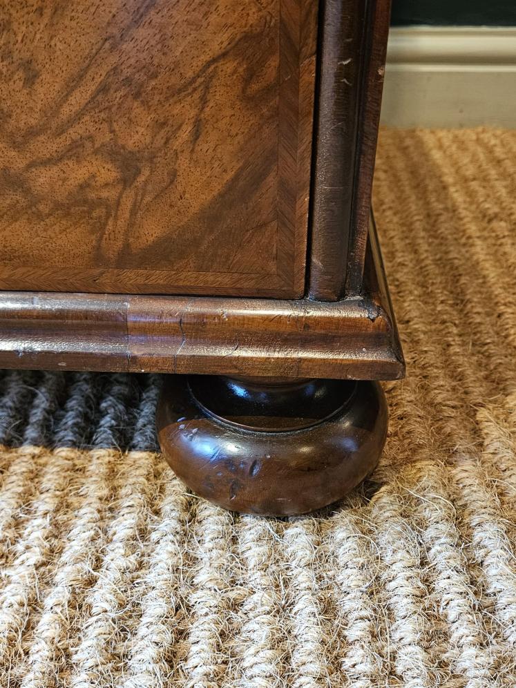 George I Walnut herringbone Banded Chest of Drawers - Image 7