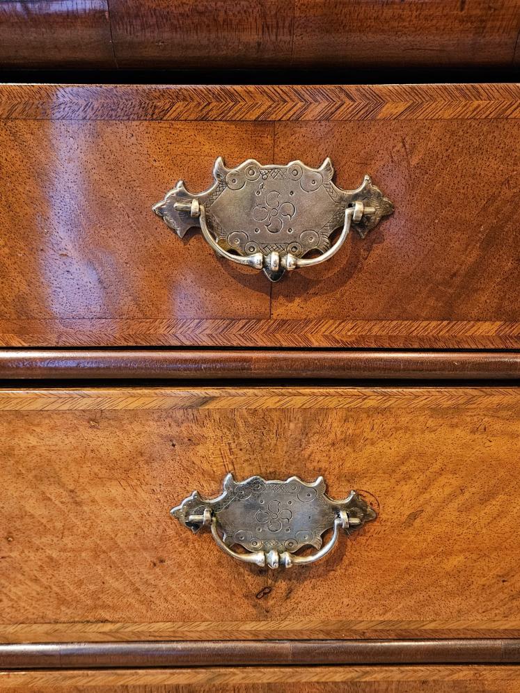 George I Walnut herringbone Banded Chest of Drawers - Image 5