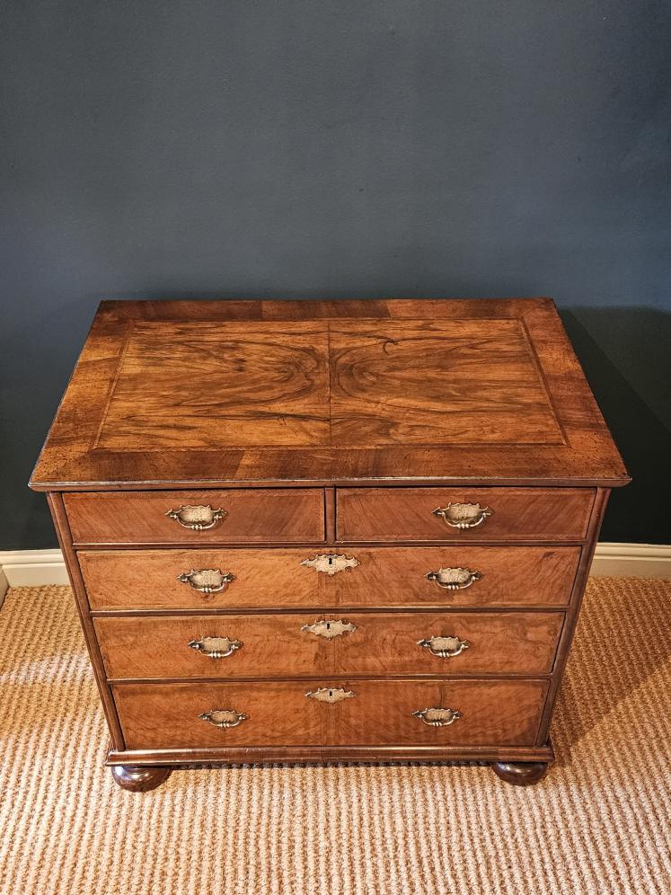 George I Walnut herringbone Banded Chest of Drawers - Image 4