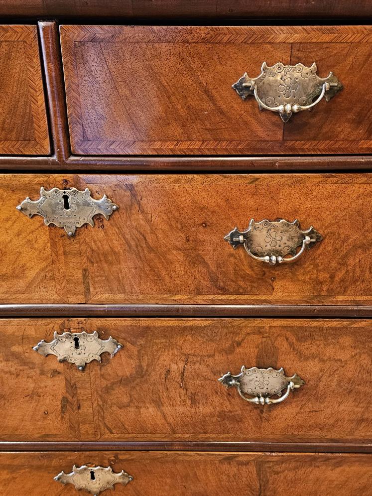 George I Walnut herringbone Banded Chest of Drawers - Image 3