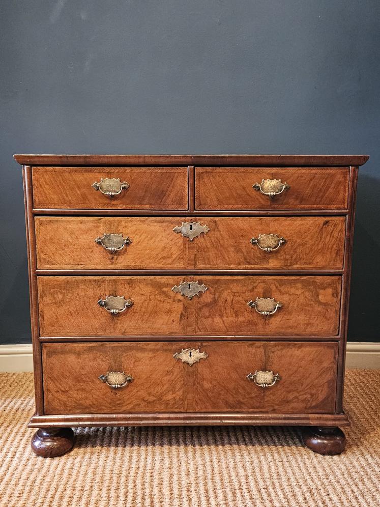 George I Walnut herringbone Banded Chest of Drawers - Image 2