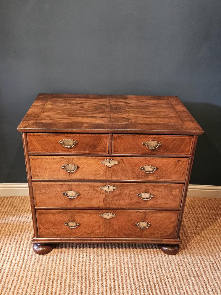 George I Walnut herringbone Banded Chest of Drawers - Image 1