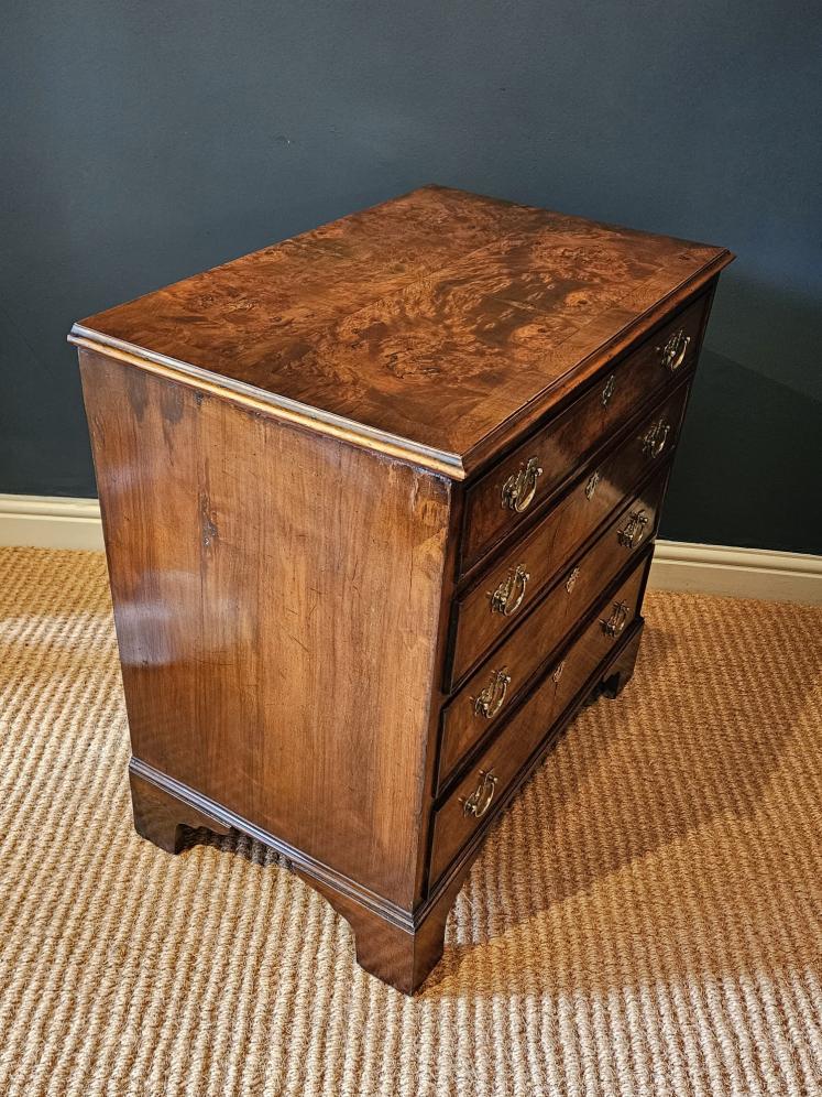 Small George III Walnut Chest of Drawers - Image 3
