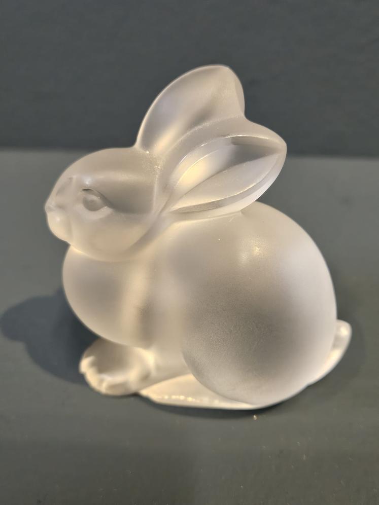 Lalique Opalescent Sitting Rabbit - Image 2
