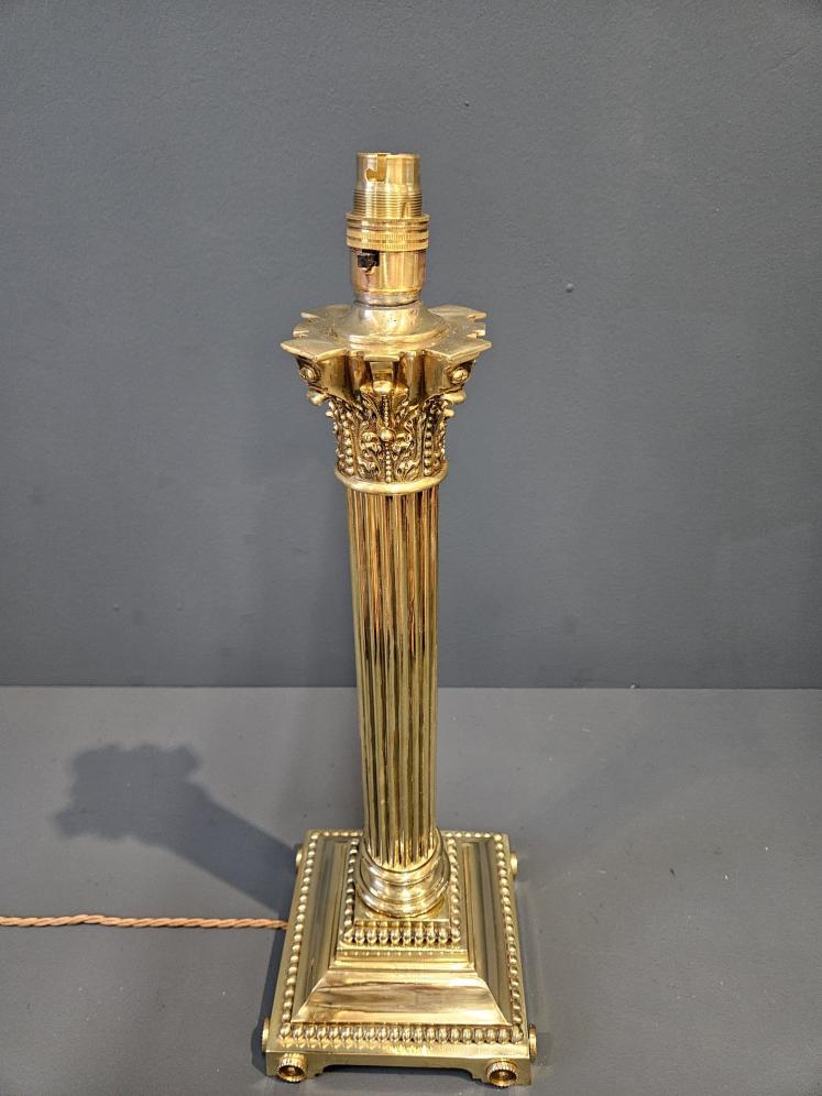 Superb Late Victorian Brass Corinthian Column Table Lamp - Image 4
