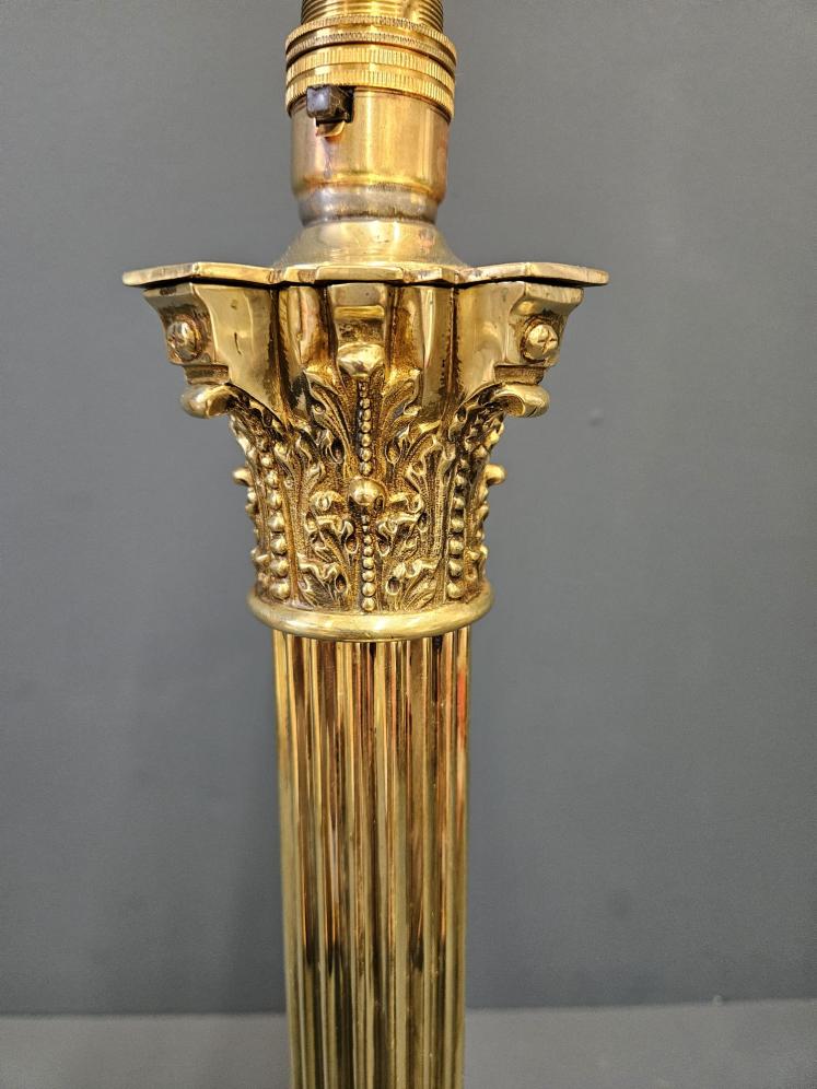 Superb Late Victorian Brass Corinthian Column Table Lamp - Image 3