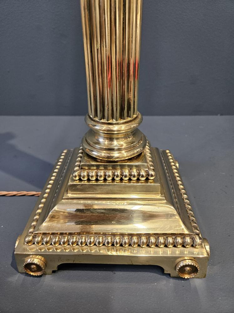Superb Late Victorian Brass Corinthian Column Table Lamp - Image 2