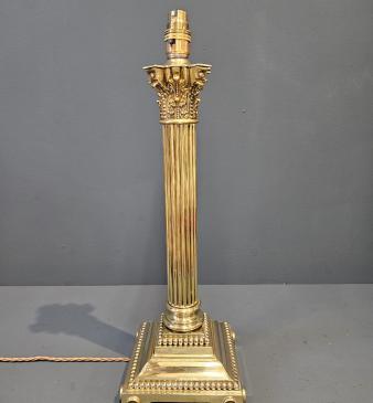 Superb Late Victorian Brass Corinthian Column Table Lamp - Image