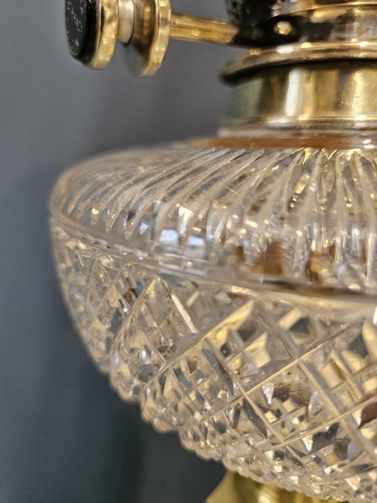Outstanding Quality Victorian Oil Lamp with Crystal Reservoir and Original Shade - Image 3