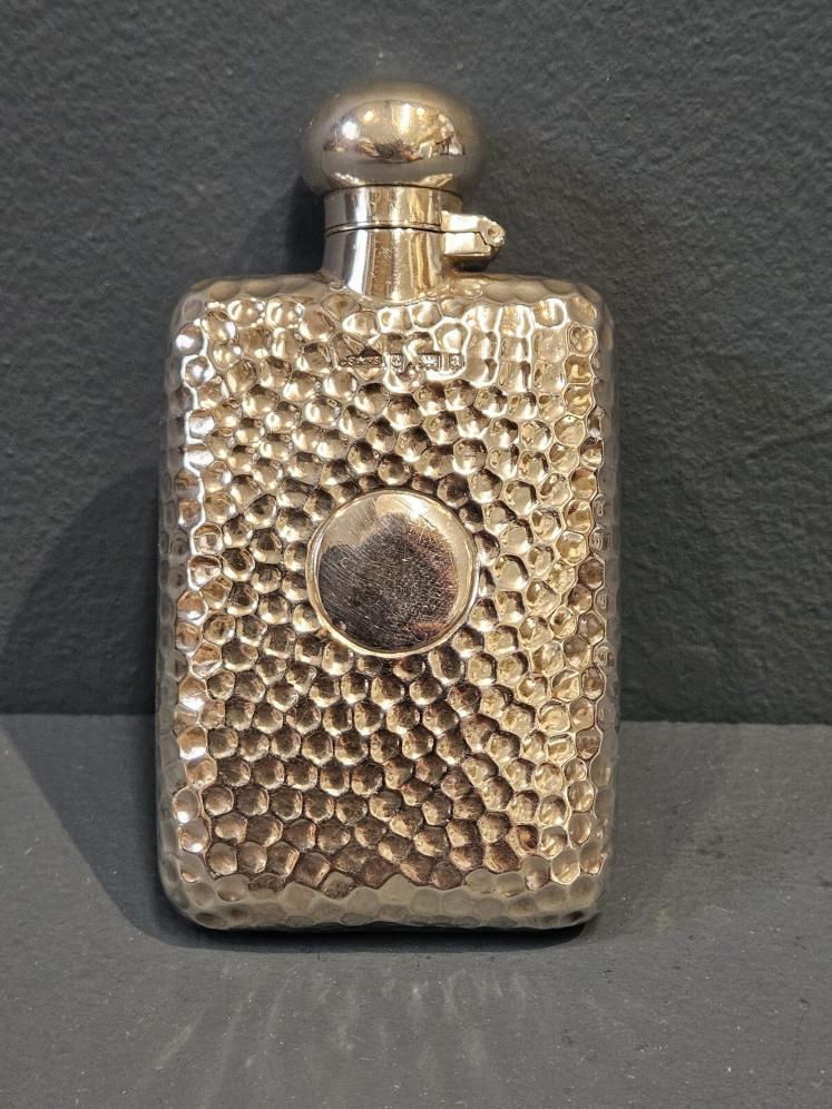 Victorian Ladies Planished Silver Hip Flask - Image 1