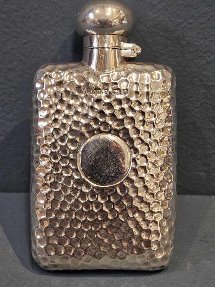 Victorian Ladies Planished Silver Hip Flask - Image 7