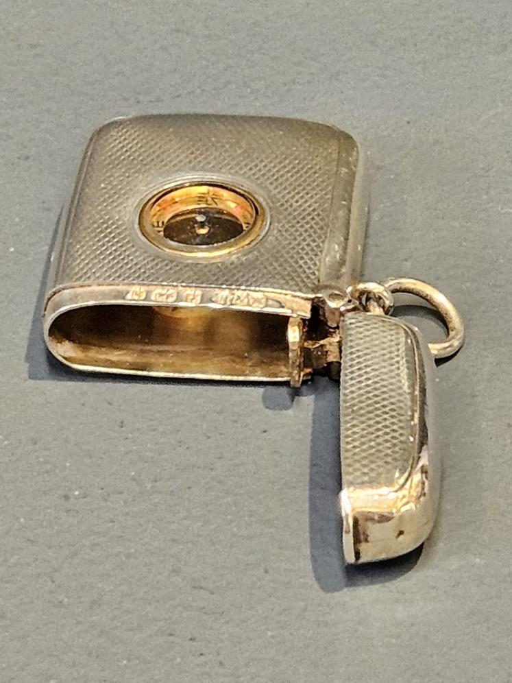 Engine Turned Silver Vesta Case with Inset Compass - Image 5